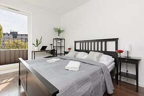 Bright Warsaw Apartment by Renters