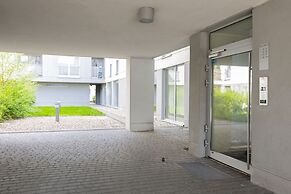 Bright Warsaw Apartment by Renters