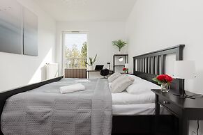 Bright Warsaw Apartment by Renters