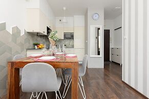 Bright Warsaw Apartment by Renters