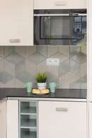 Bright Warsaw Apartment by Renters