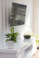 Bright Warsaw Apartment by Renters