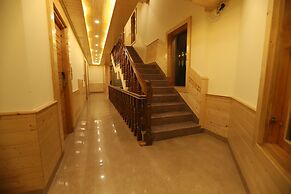 Golden Wood Manali By Rosetum