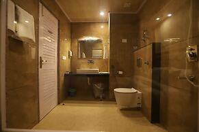 Golden Wood Manali By Rosetum