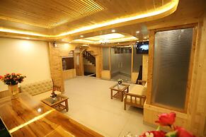 Golden Wood Manali By Rosetum