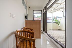 Super OYO 3209 Hegarbudhi Residence