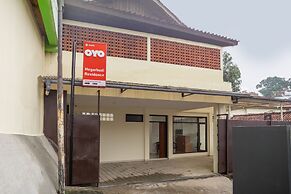 Super OYO 3209 Hegarbudhi Residence