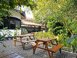 Super OYO 91350 Garden Hostel