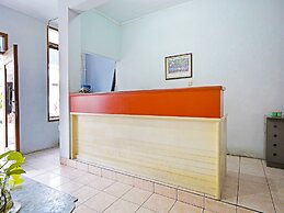 Super OYO 91350 Garden Hostel