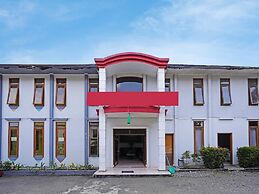Super OYO 91350 Garden Hostel