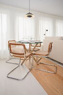 Liiiving - Modern & Glam Apartment J