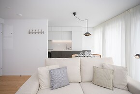 Liiiving - Modern & Glam Apartment J