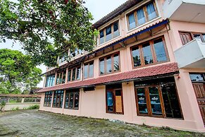 OYO 92329 Sewu Mas Hotel