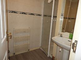 All Seasons Gatwick Guest House