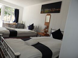 All Seasons Gatwick Guest House