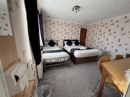 All Seasons Gatwick Guest House