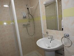 All Seasons Gatwick Guest House