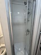 All Seasons Gatwick Guest House