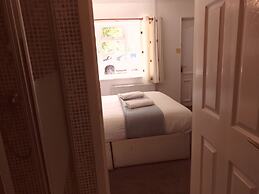 All Seasons Gatwick Guest House