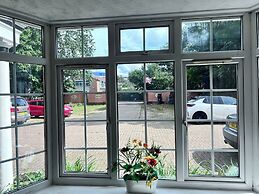 All Seasons Gatwick Guest House