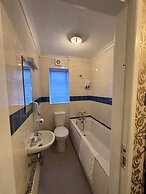 All Seasons Gatwick Guest House