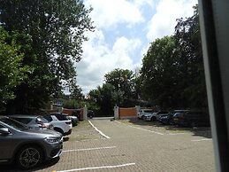 All Seasons Gatwick Guest House
