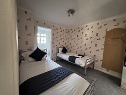 All Seasons Gatwick Guest House