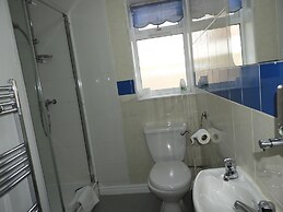 All Seasons Gatwick Guest House