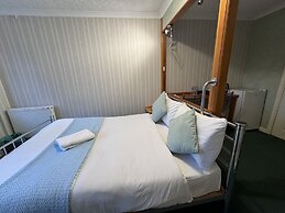 All Seasons Gatwick Guest House