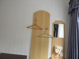 All Seasons Gatwick Guest House