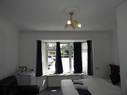 All Seasons Gatwick Guest House
