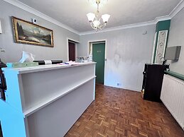 All Seasons Gatwick Guest House