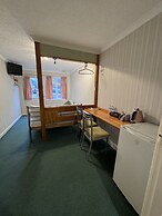 All Seasons Gatwick Guest House