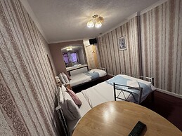 All Seasons Gatwick Guest House