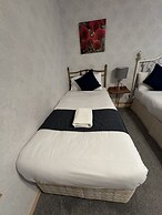 All Seasons Gatwick Guest House