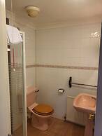 All Seasons Gatwick Guest House