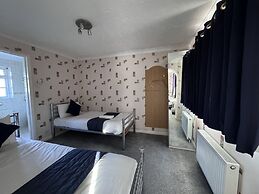 All Seasons Gatwick Guest House