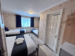 All Seasons Gatwick Guest House