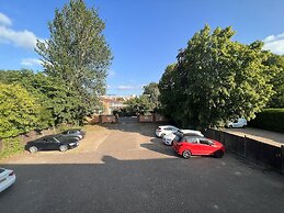 All Seasons Gatwick Guest House