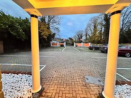 All Seasons Gatwick Guest House