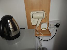 All Seasons Gatwick Guest House