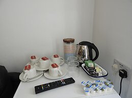 All Seasons Gatwick Guest House