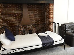 All Seasons Gatwick Guest House