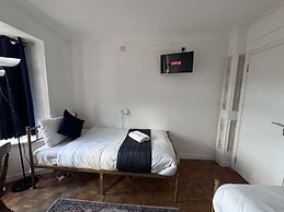 All Seasons Gatwick Guest House