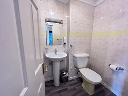 All Seasons Gatwick Guest House