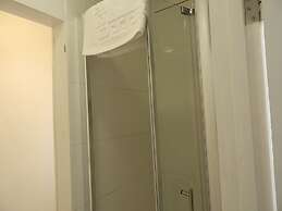 All Seasons Gatwick Guest House