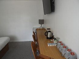 All Seasons Gatwick Guest House