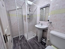 All Seasons Gatwick Guest House