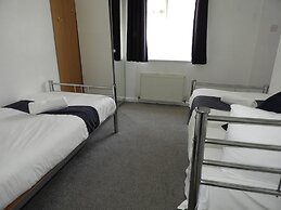 All Seasons Gatwick Guest House