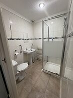 All Seasons Gatwick Guest House